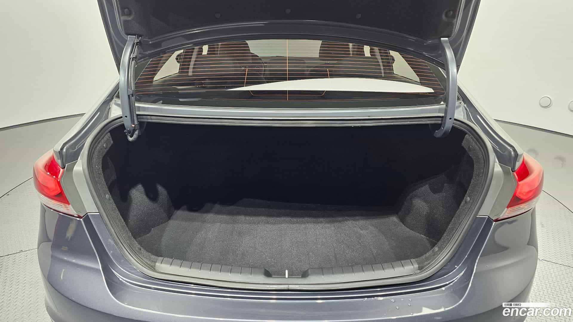 AVANTE Hyundai 2018.5-OPTION-021