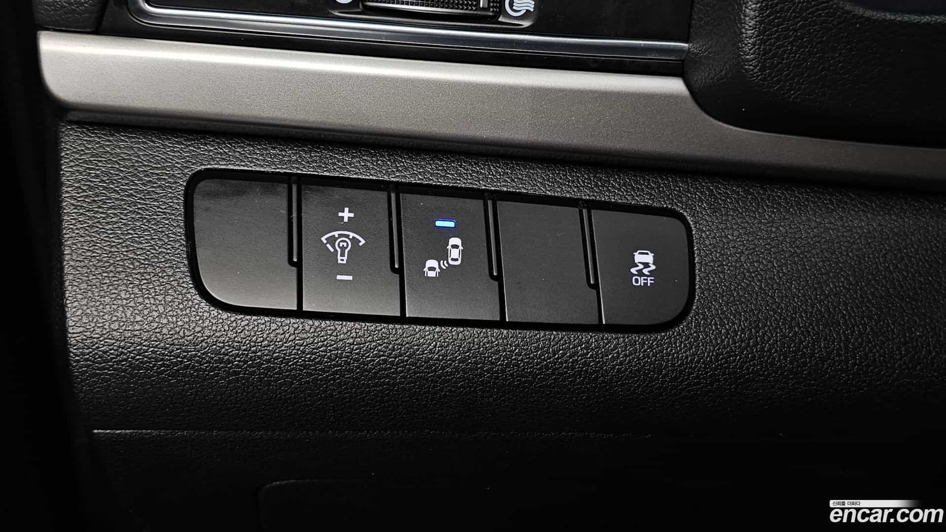 AVANTE Hyundai 2018.5-OPTION-024
