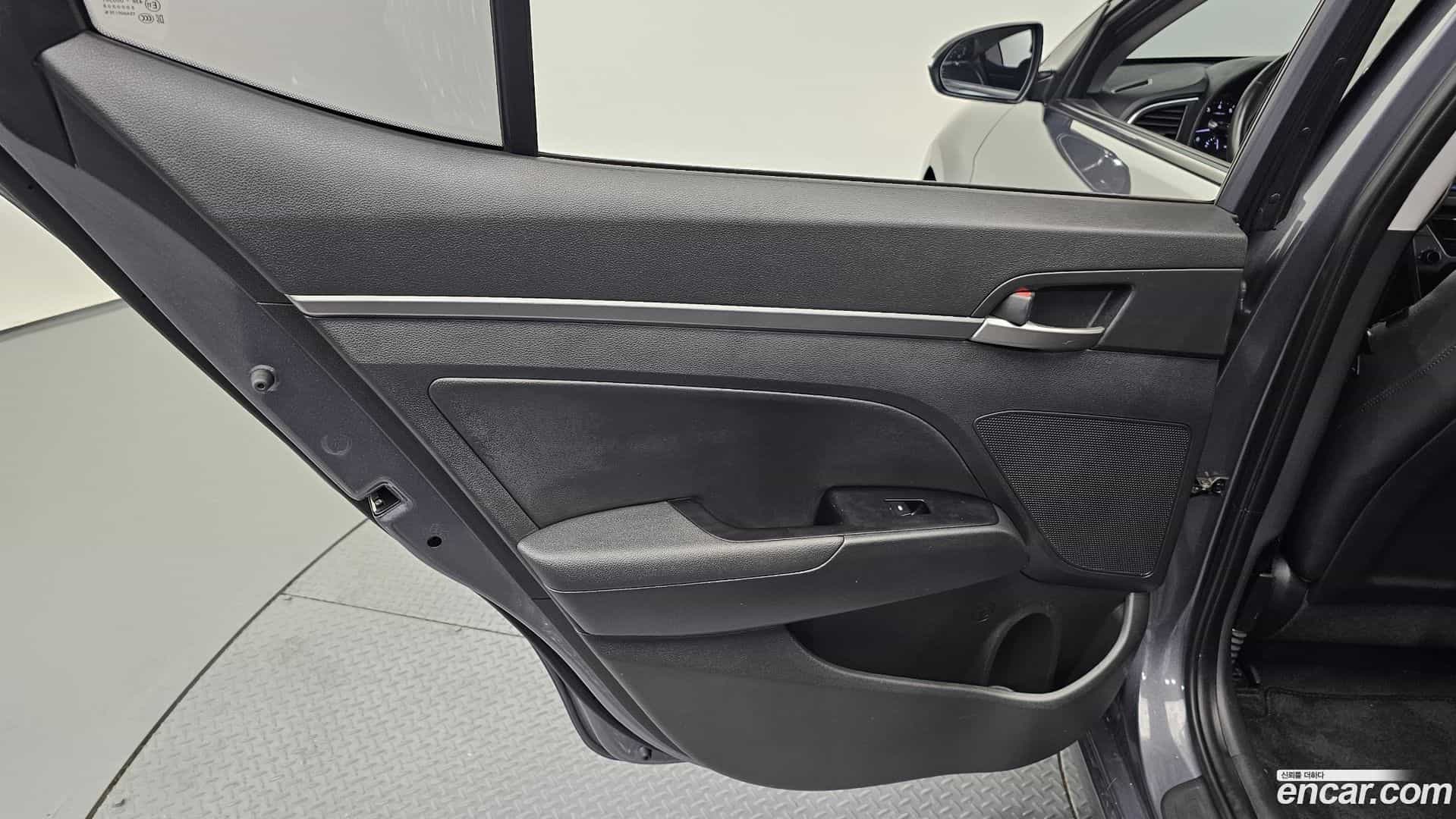 AVANTE Hyundai 2018.5-INNER-035