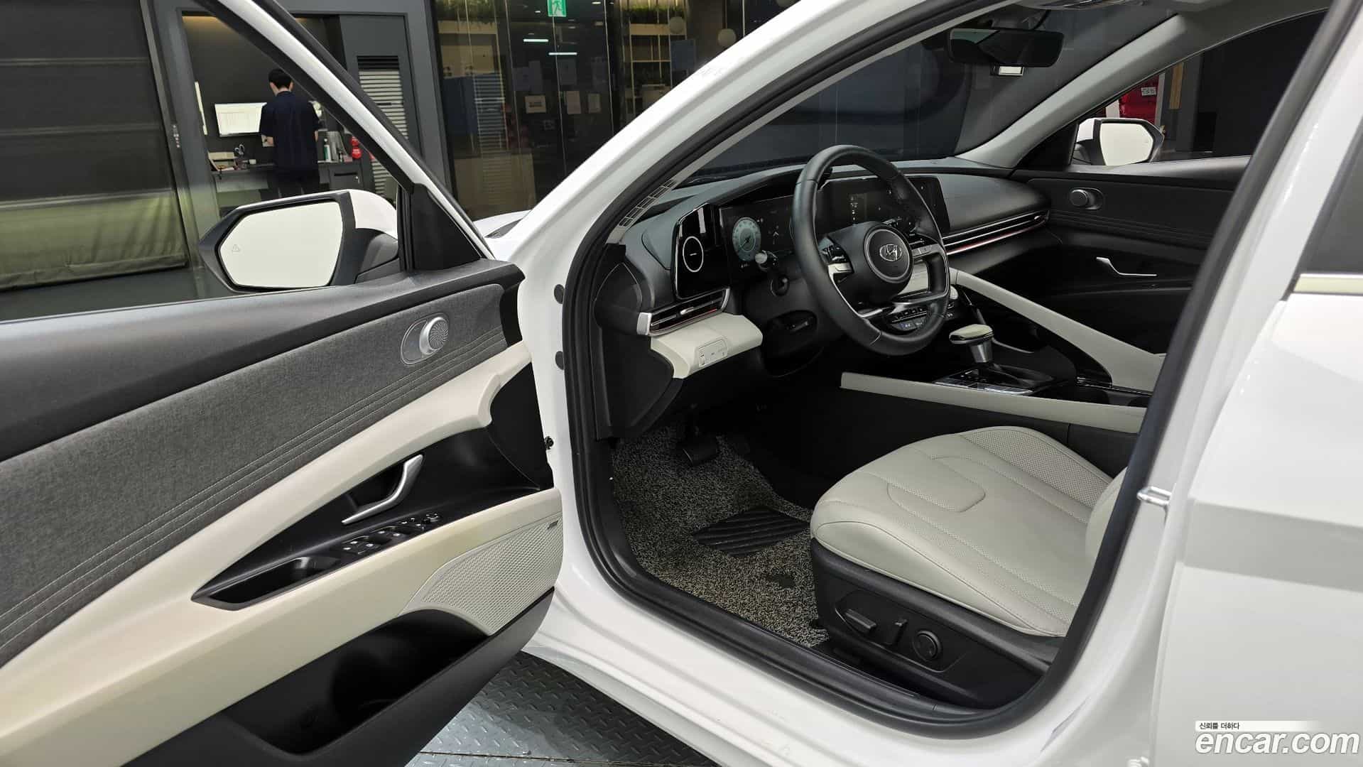 AVANTE Hyundai 2021.10-INNER-010
