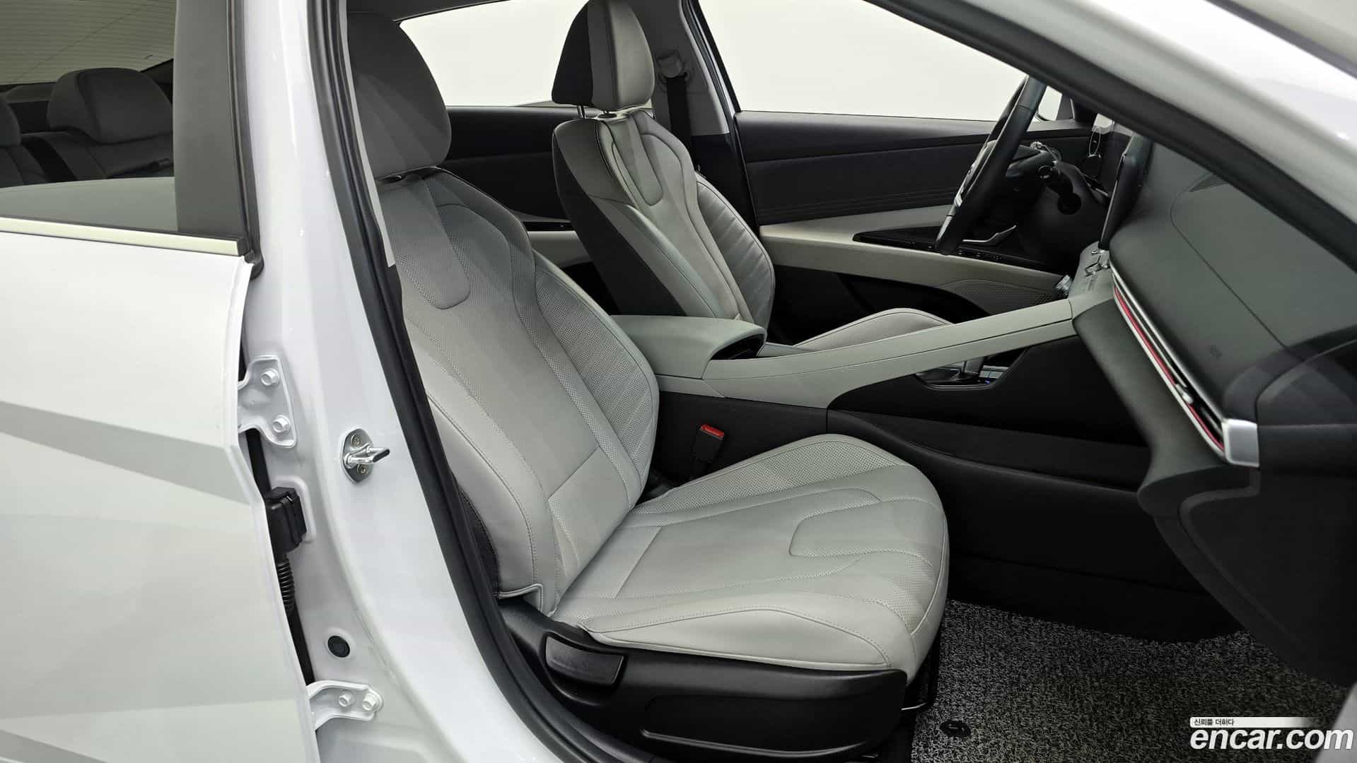 AVANTE Hyundai 2021.10-OPTION-016