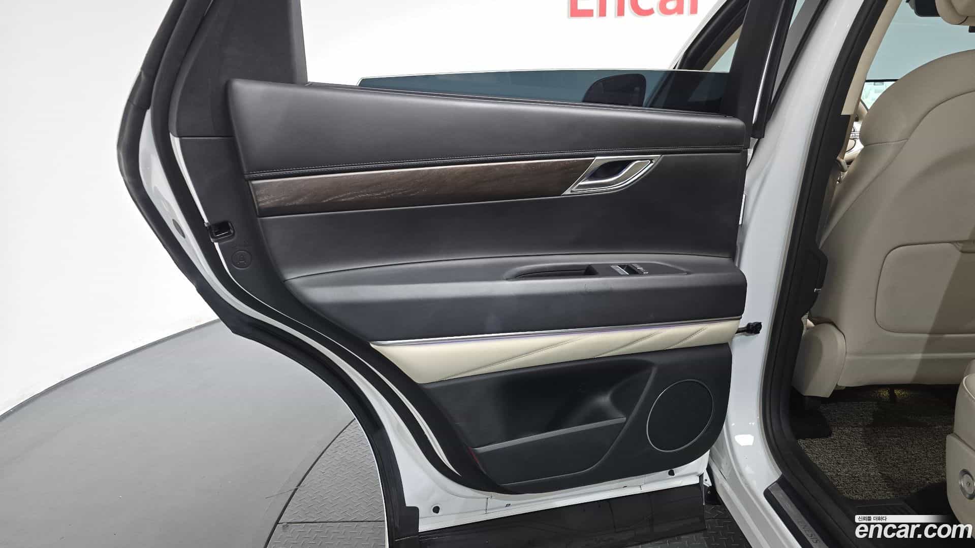 GV80 Genesis 2023.0-INNER-035