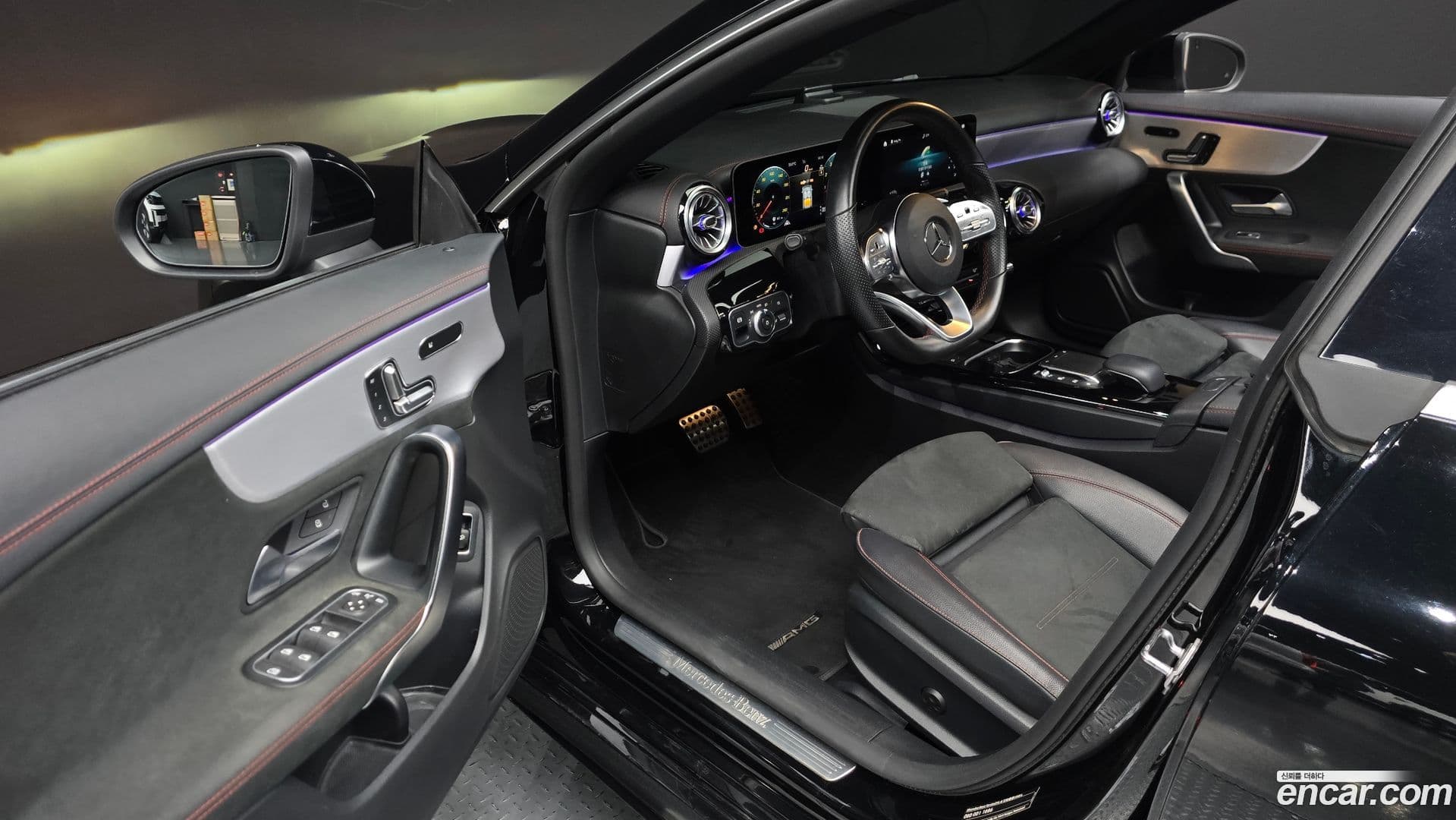 Main__Slider__Photo:CLA-Class Mercedes-Benz 2020.3-9