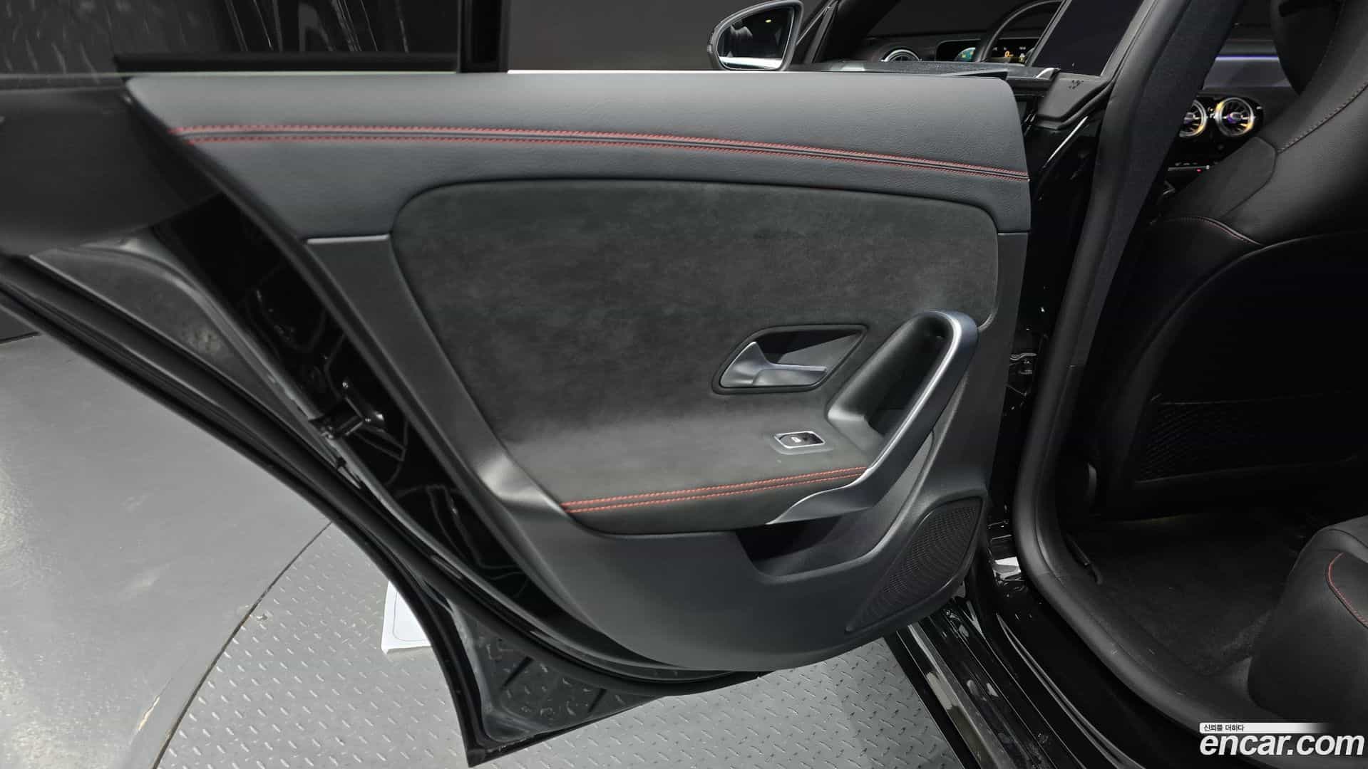 CLA-Class Mercedes-Benz 2020.3-INNER-035