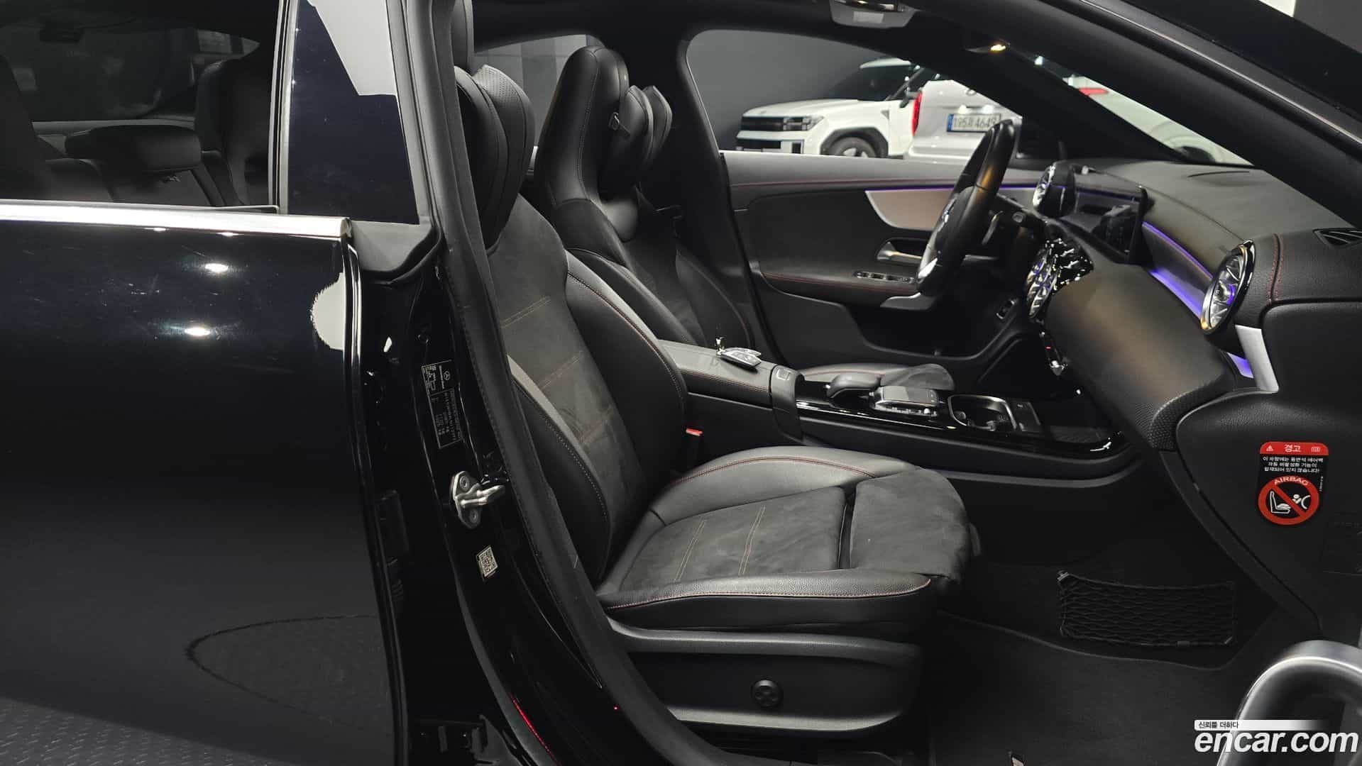 CLA-Class Mercedes-Benz 2020.3-INNER-036