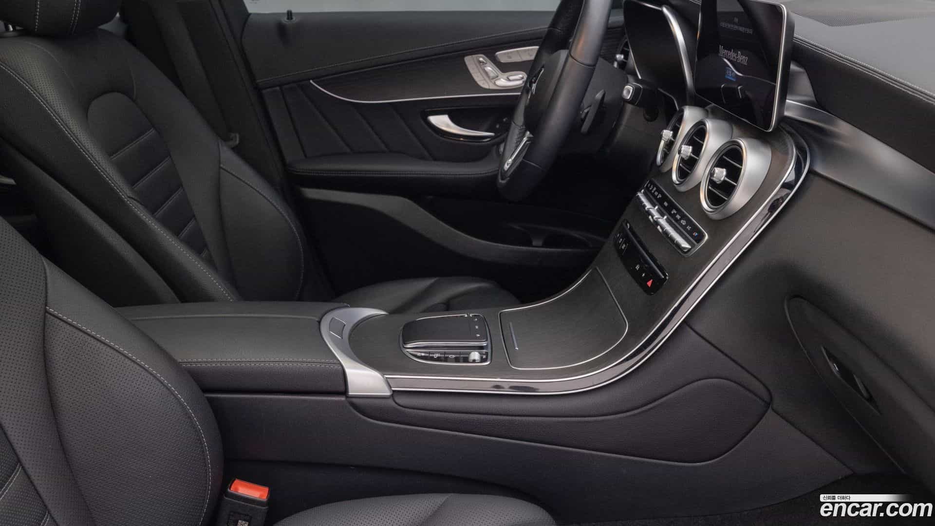 GLC-Class Mercedes-Benz 2023.1-OPTION-022