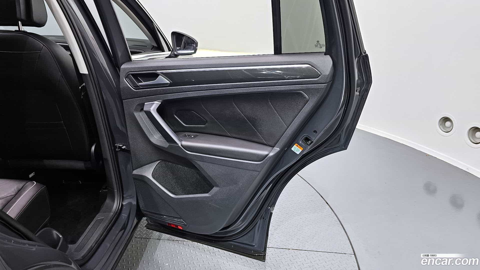 Tiguan Volkswagen 2022.7-INNER-035