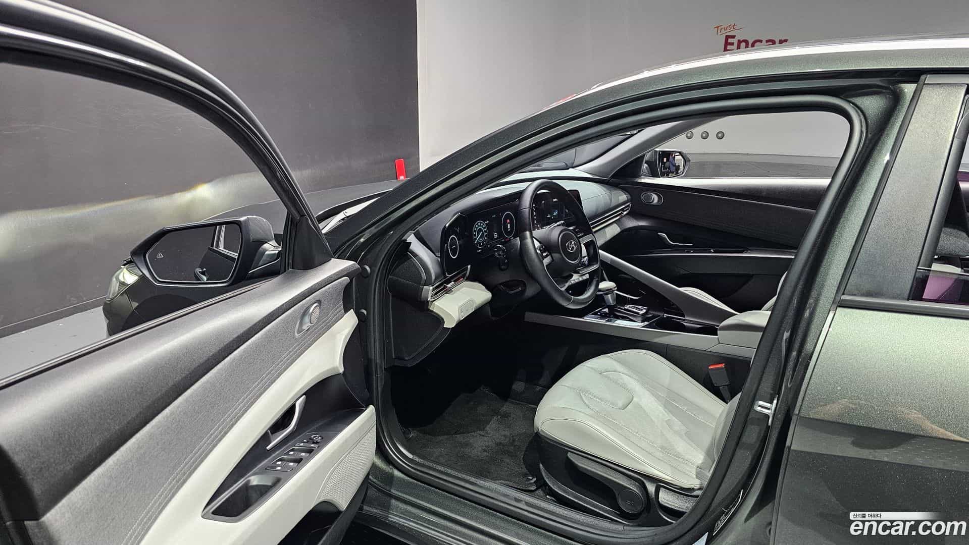 AVANTE Hyundai 2021.0-INNER-010