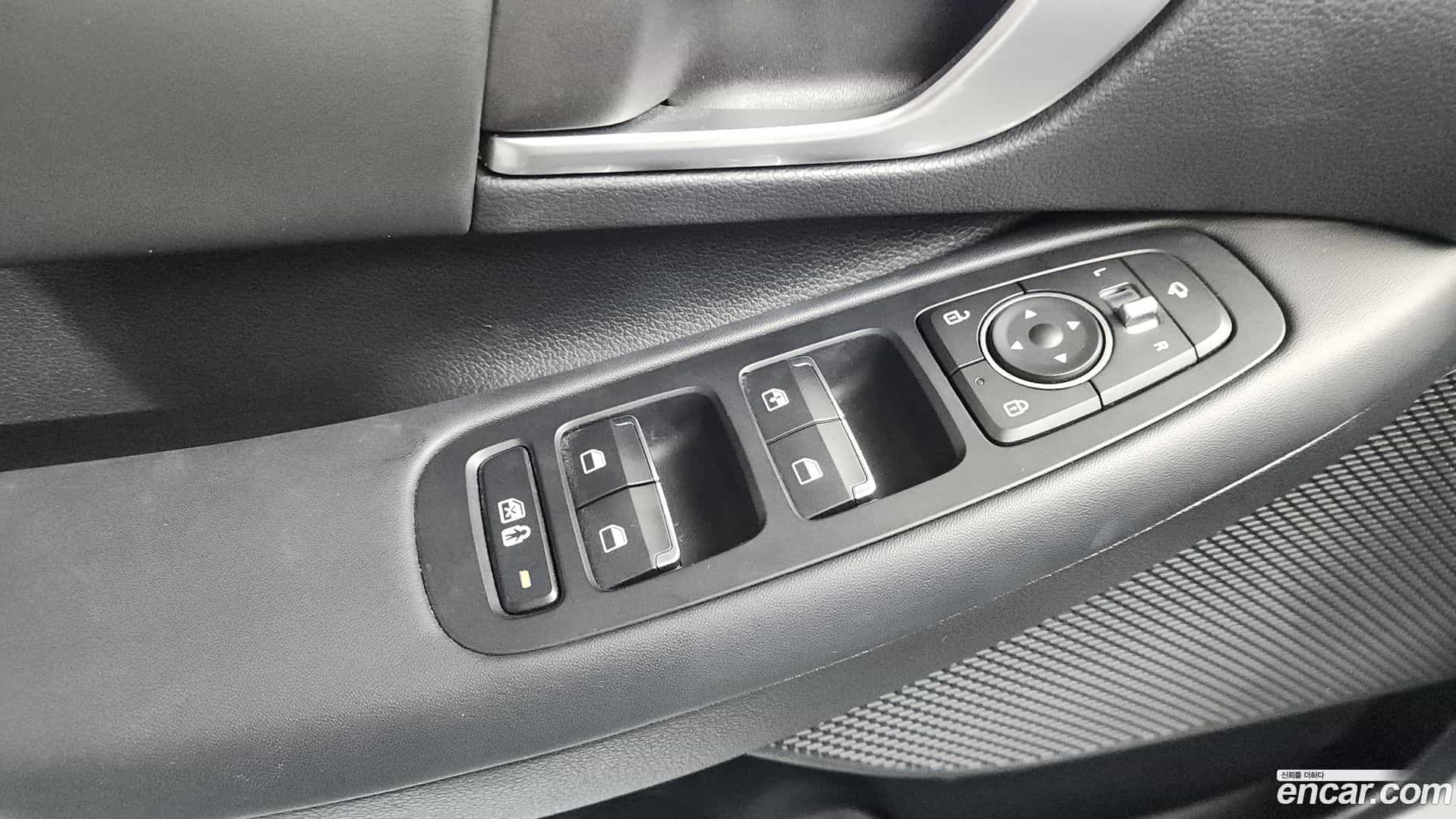 Sonata Hyundai 2019.4-OPTION-043