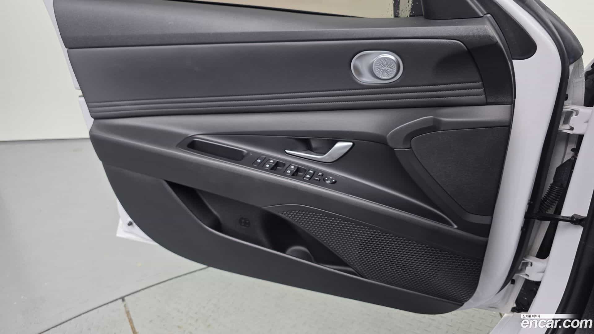 AVANTE Hyundai 2022.0-INNER-034