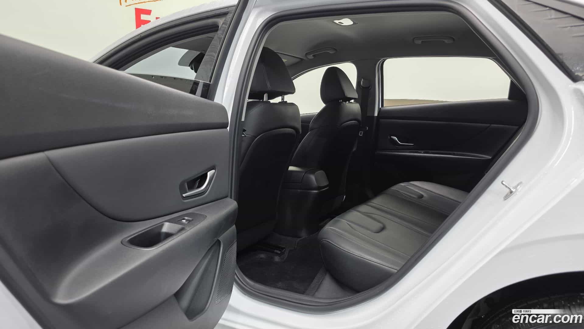 AVANTE Hyundai 2022.0-OPTION-045
