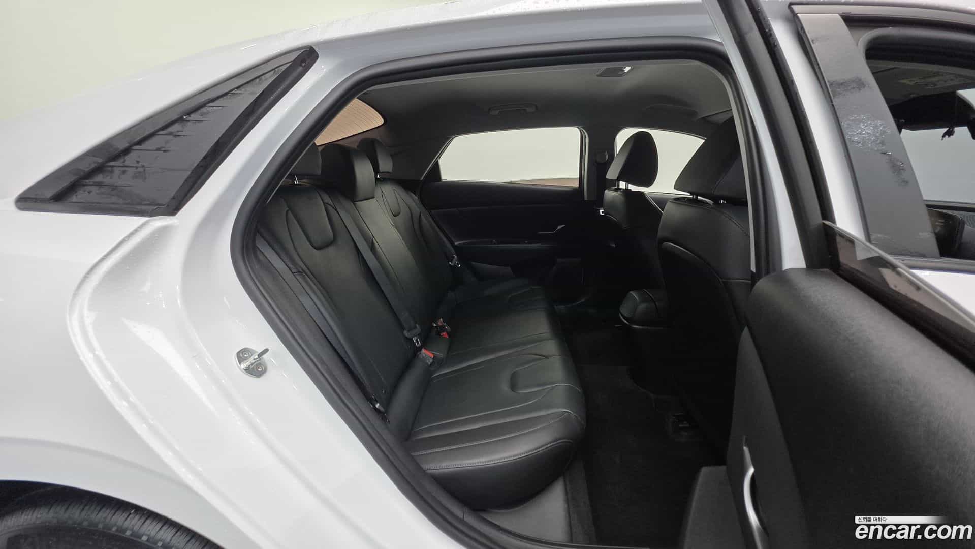 AVANTE Hyundai 2022.0-OPTION-046