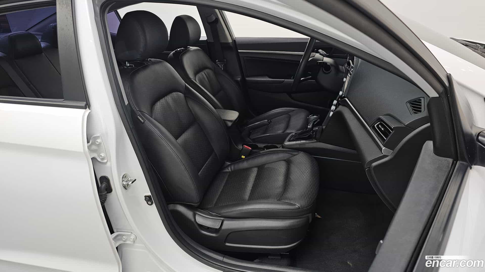 AVANTE Hyundai 2019.7-OPTION-015