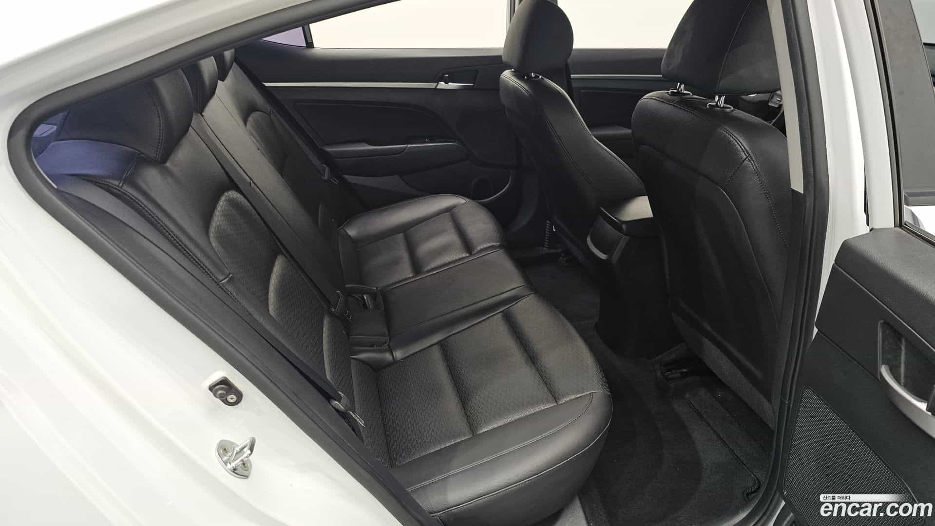 AVANTE Hyundai 2019.7-OPTION-016