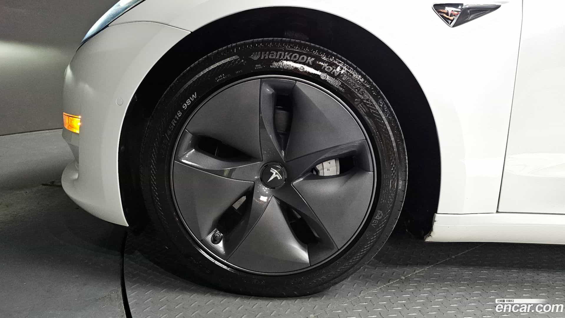 Model 3 Tesla 2020.11-OUTER-005
