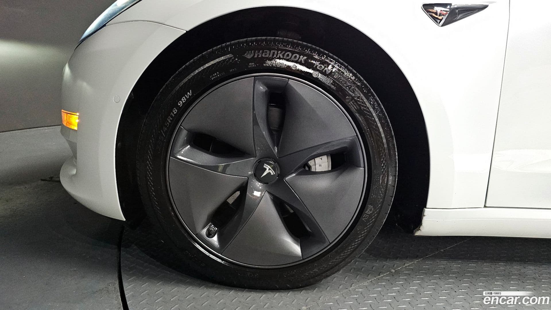 Main__Slider__Photo:Model 3 Tesla 2020.11-4
