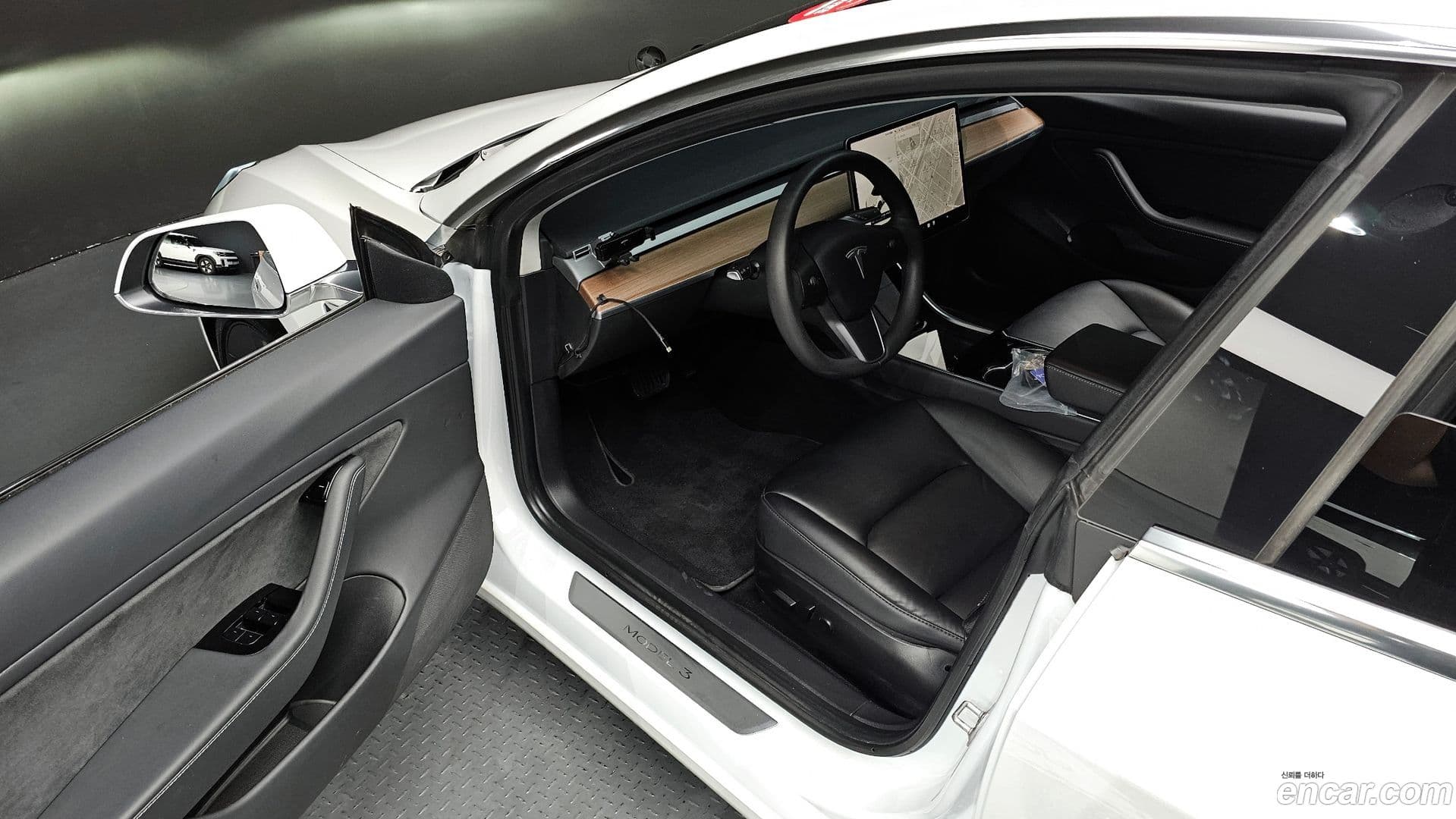 Main__Slider__Photo:Model 3 Tesla 2020.11-9