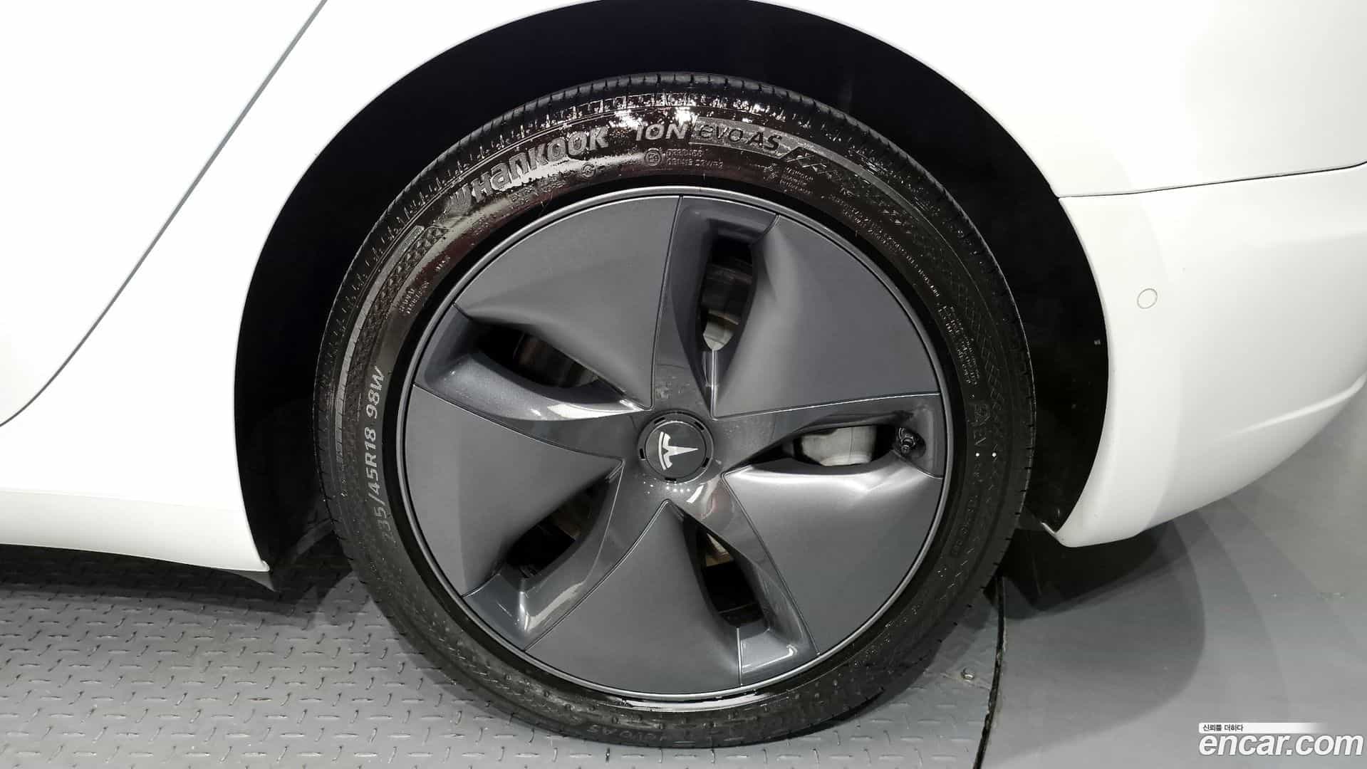 Model 3 Tesla 2020.11-OUTER-031