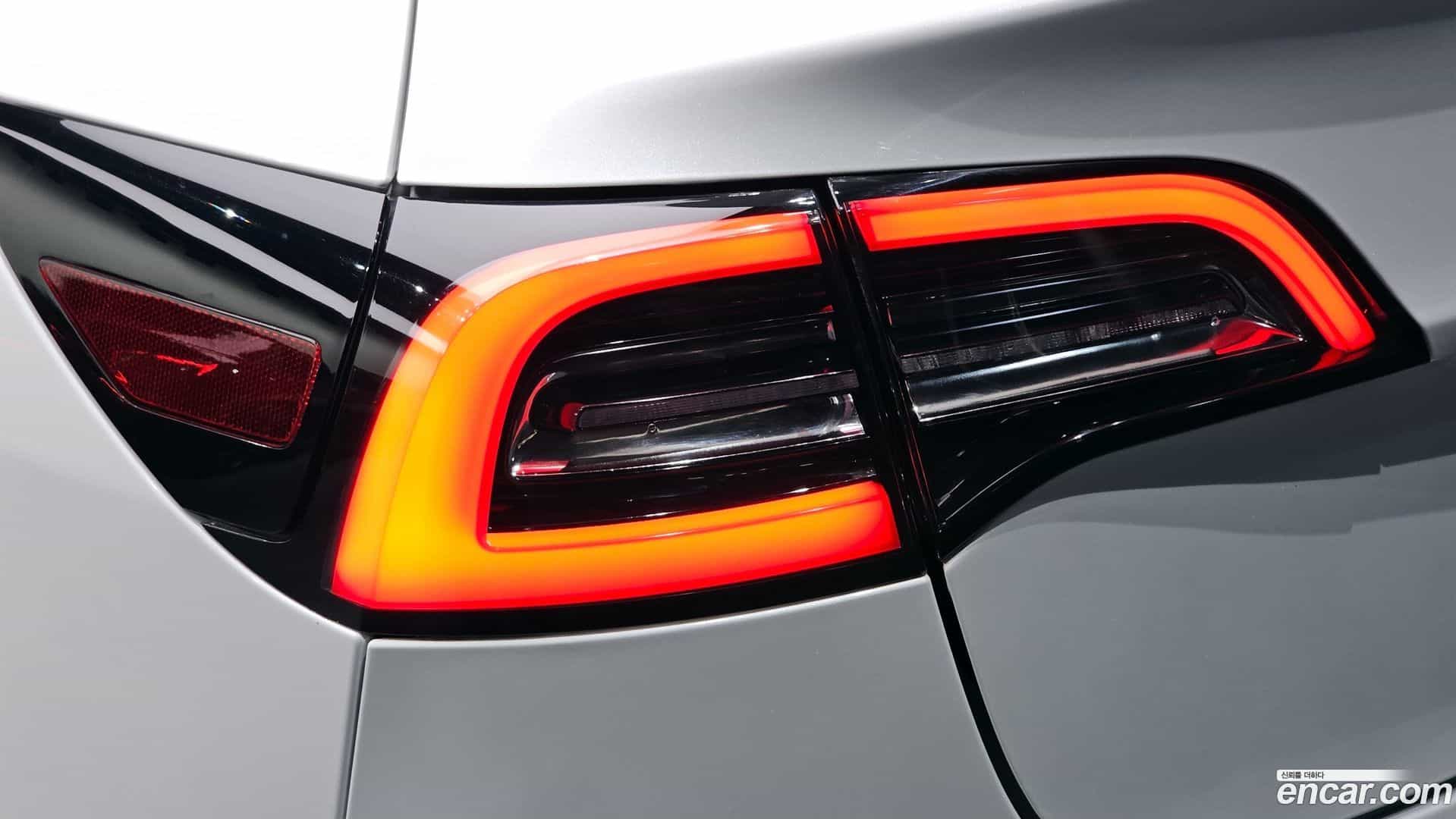 Model 3 Tesla 2020.11-OUTER-033