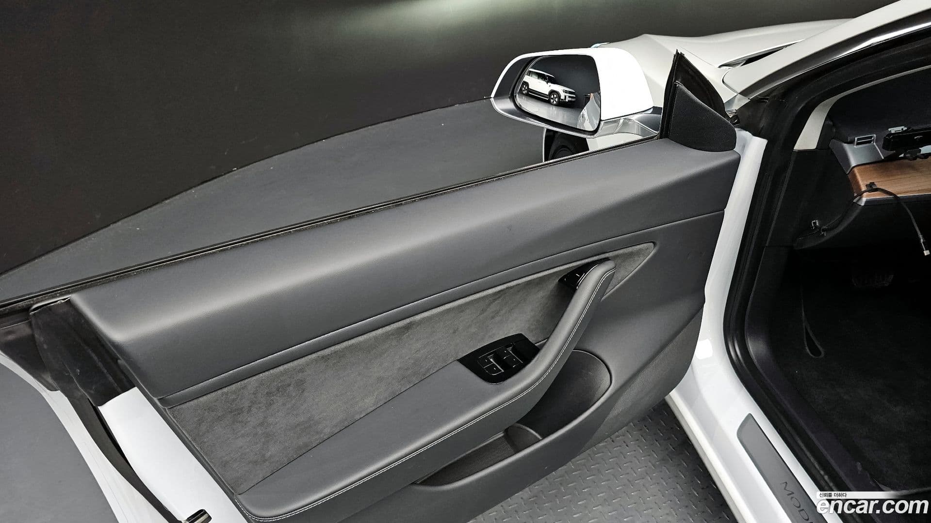 Main__Slider__Photo:Model 3 Tesla 2020.11-23