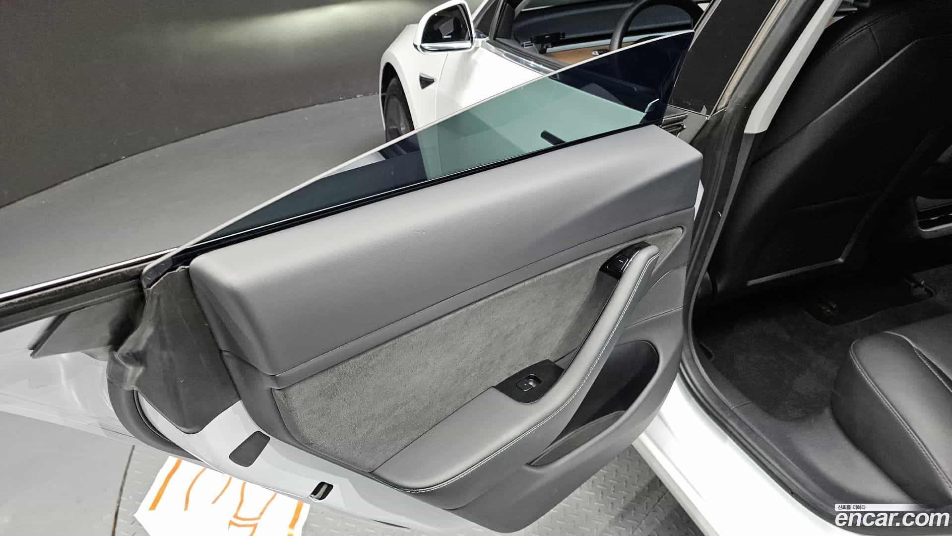Model 3 Tesla 2020.11-INNER-035