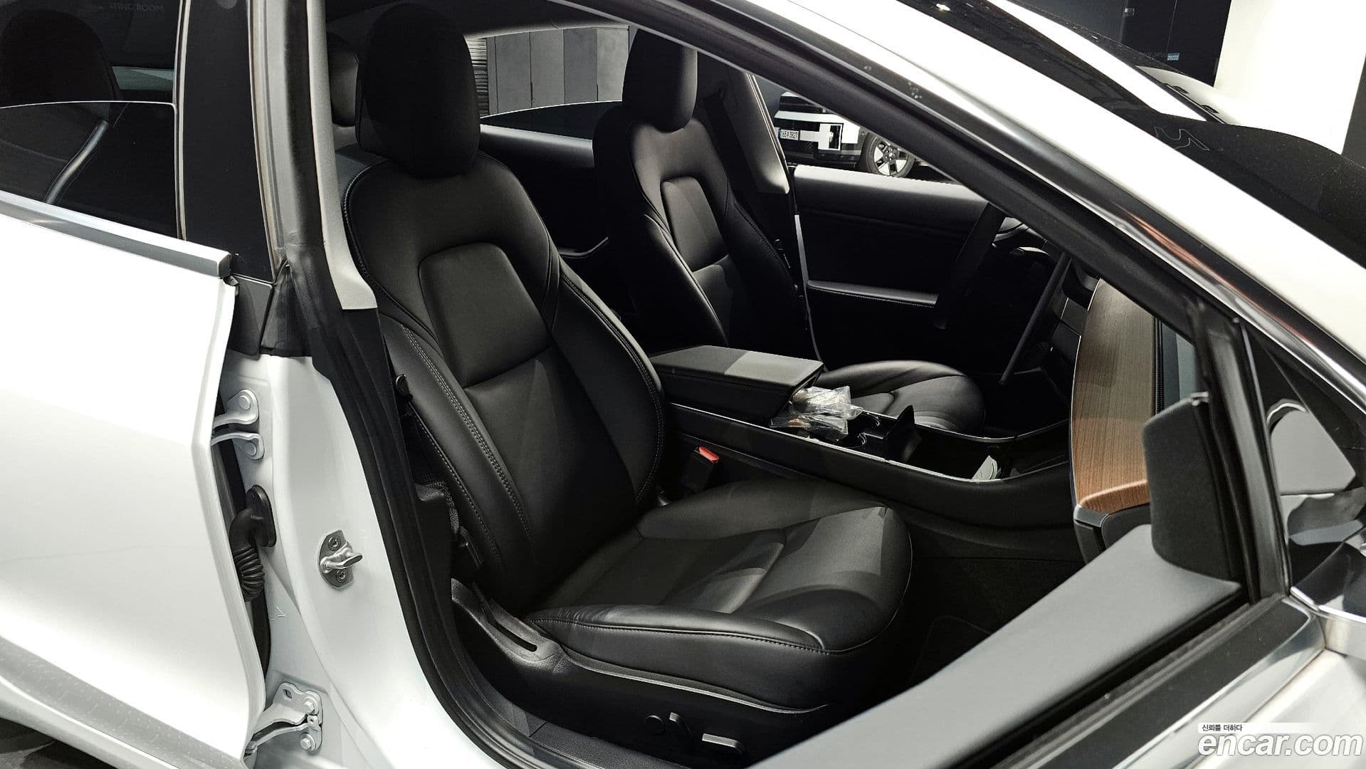 Main__Slider__Photo:Model 3 Tesla 2020.11-25