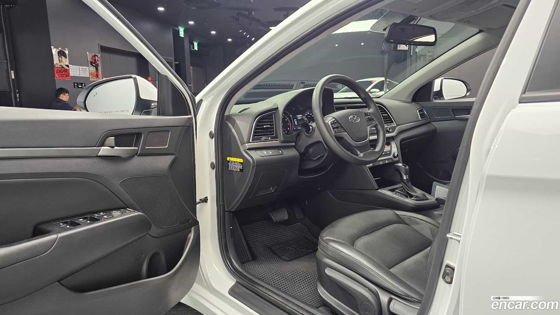 AVANTE Hyundai 2018.8-INNER-010