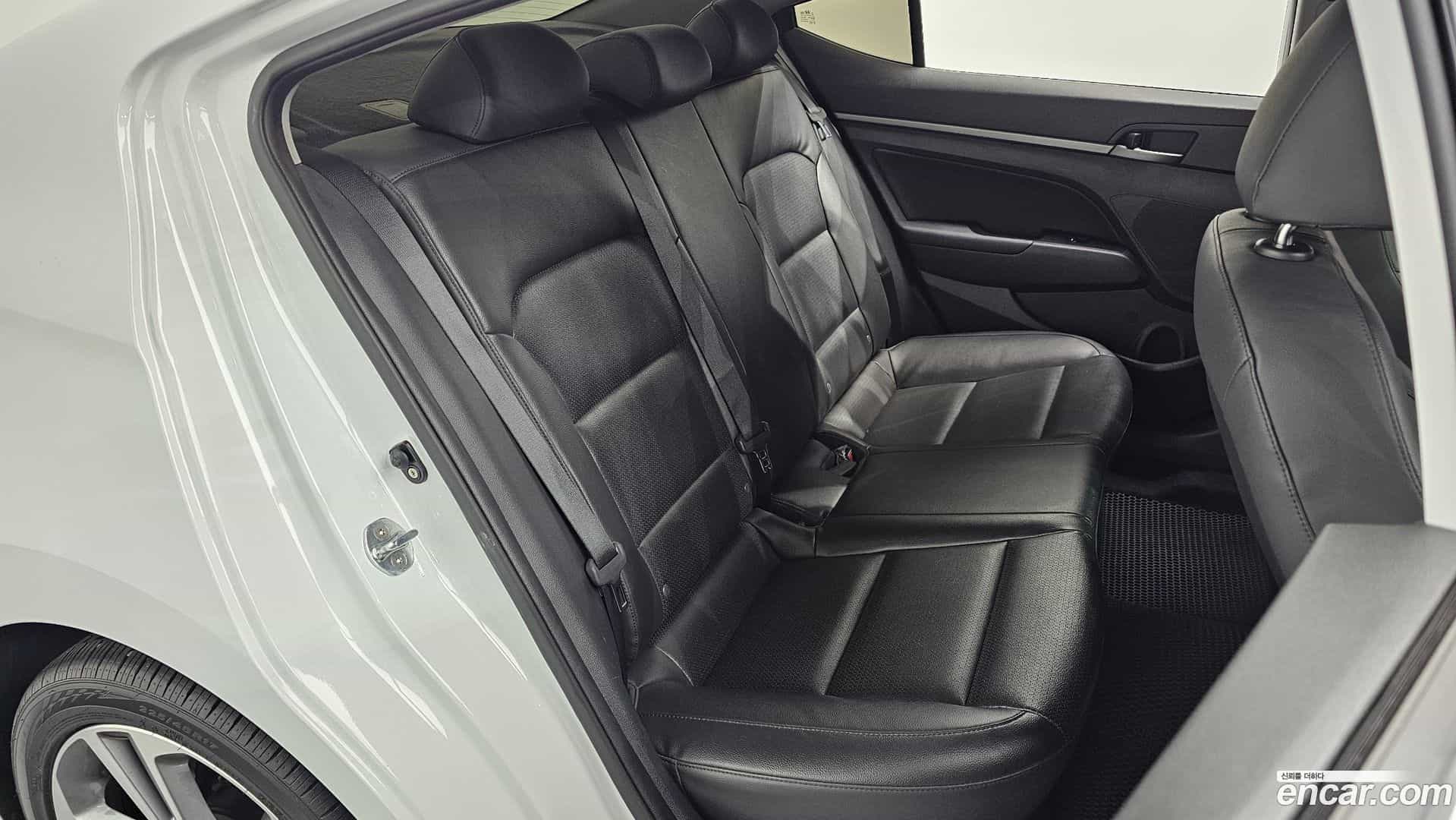 AVANTE Hyundai 2018.8-OPTION-015