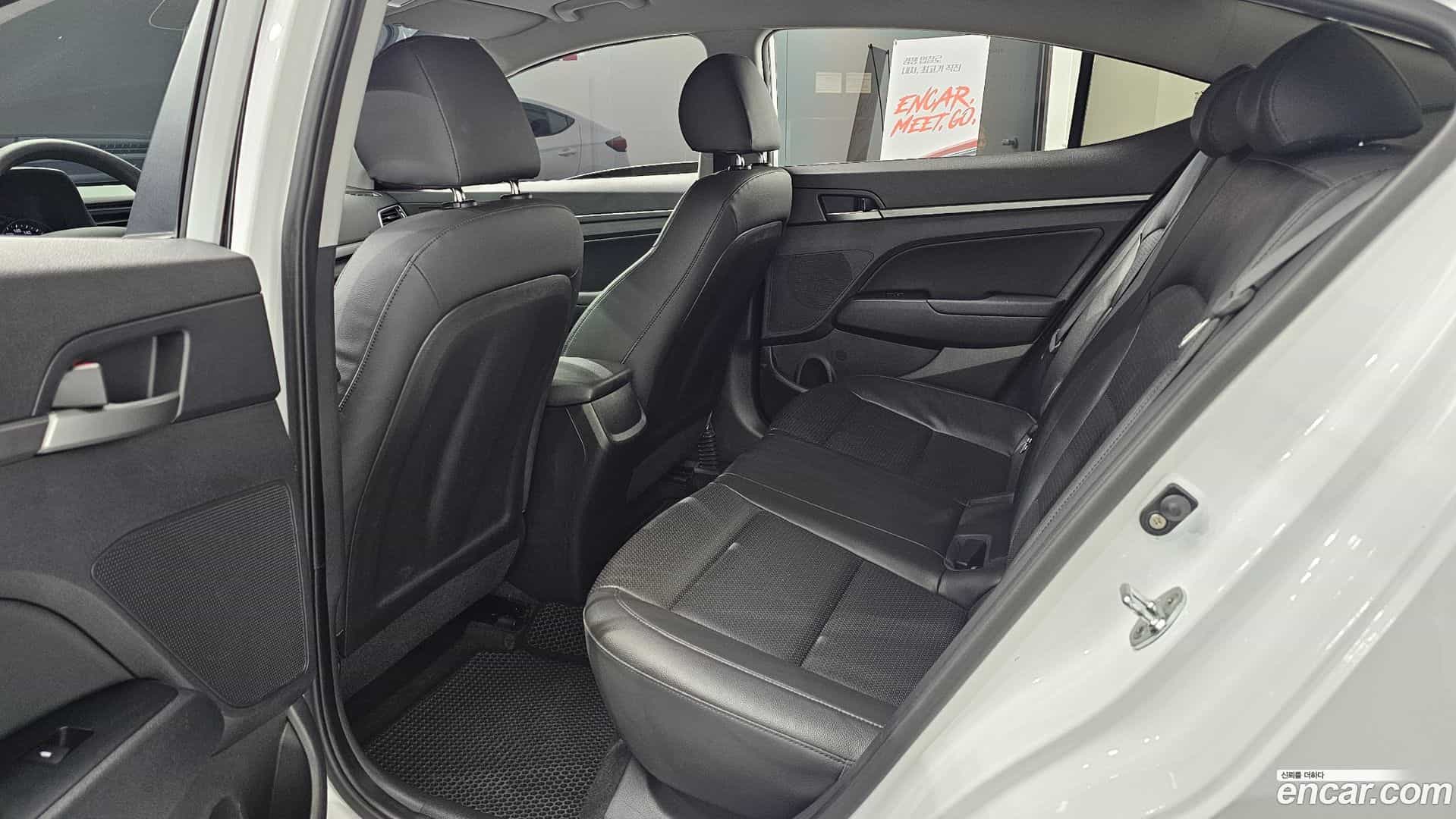 AVANTE Hyundai 2018.8-OPTION-016