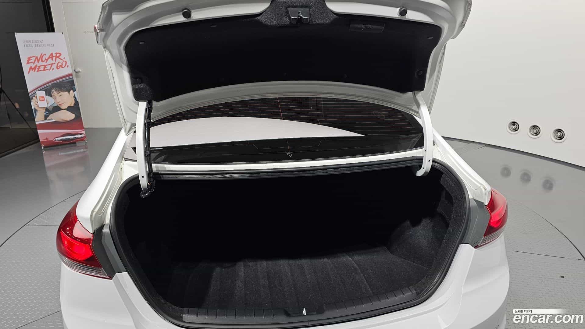 AVANTE Hyundai 2018.8-OPTION-024