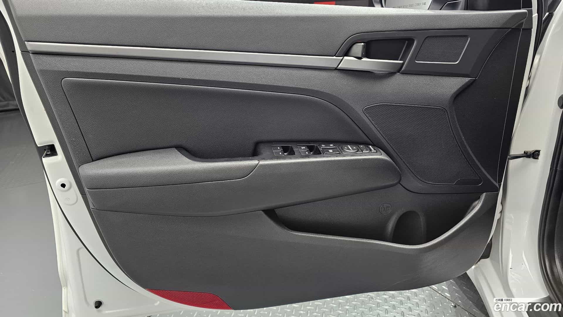 AVANTE Hyundai 2018.8-INNER-034
