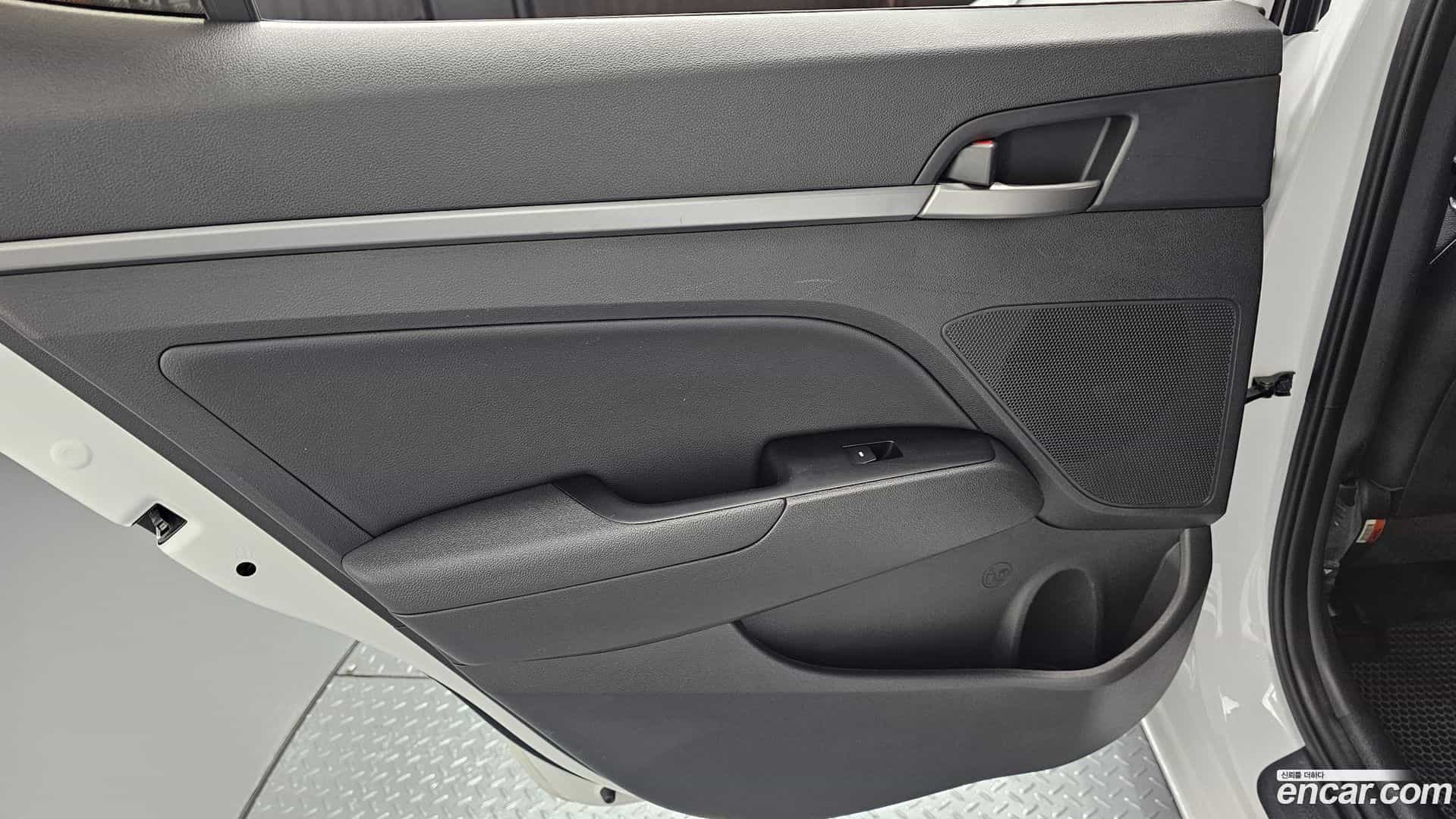 AVANTE Hyundai 2018.8-INNER-035