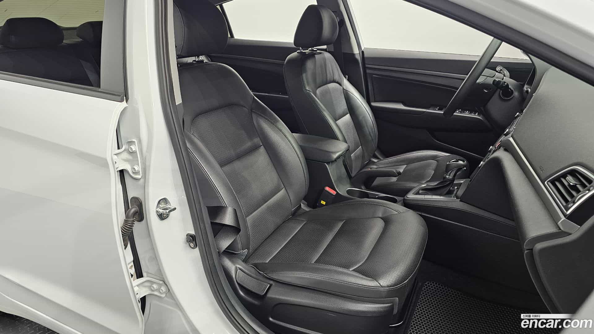 AVANTE Hyundai 2018.8-INNER-036