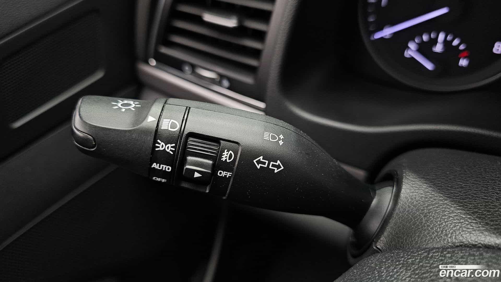AVANTE Hyundai 2018.8-OPTION-040