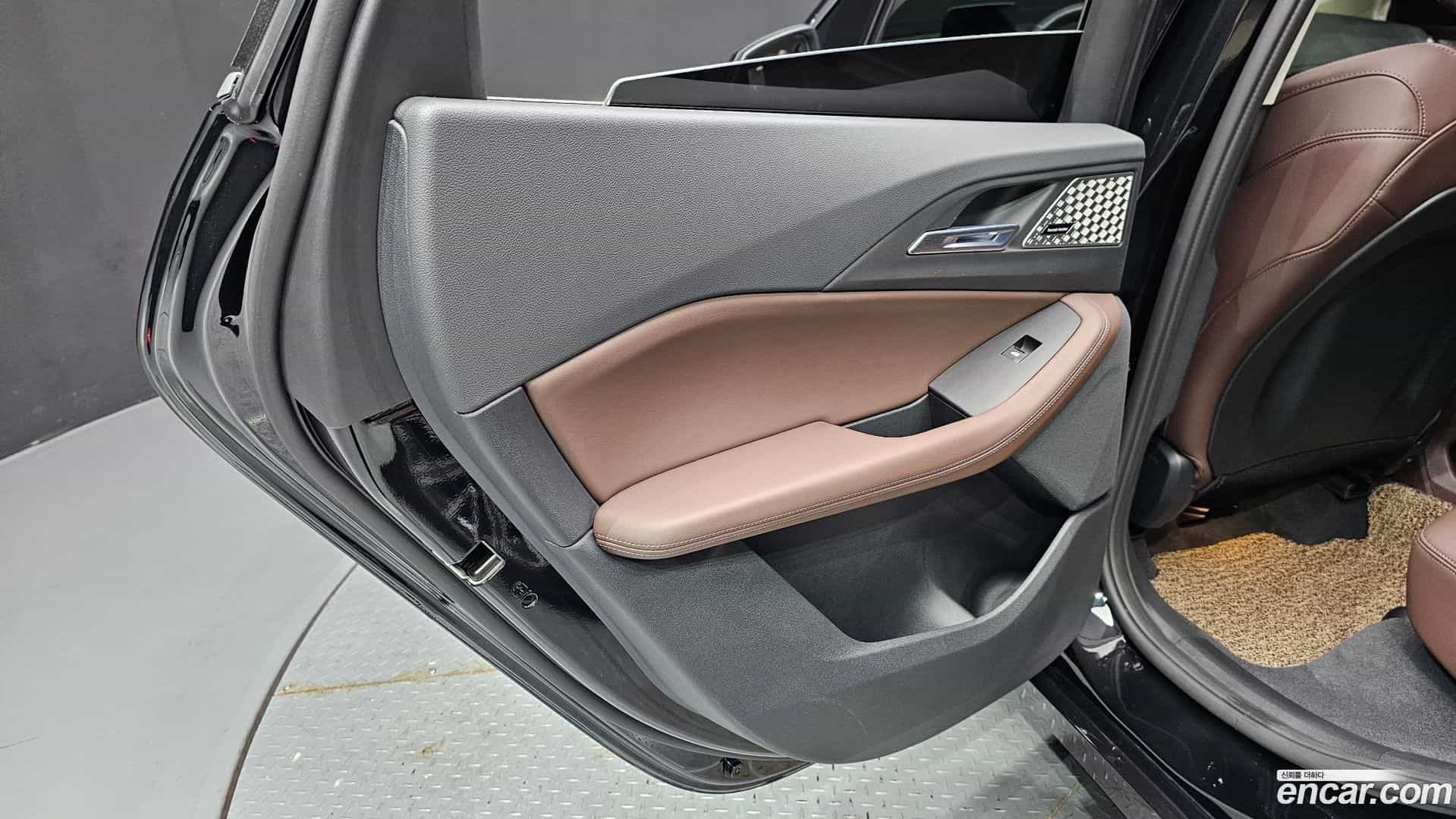 2-Series BMW 2025.2-INNER-035