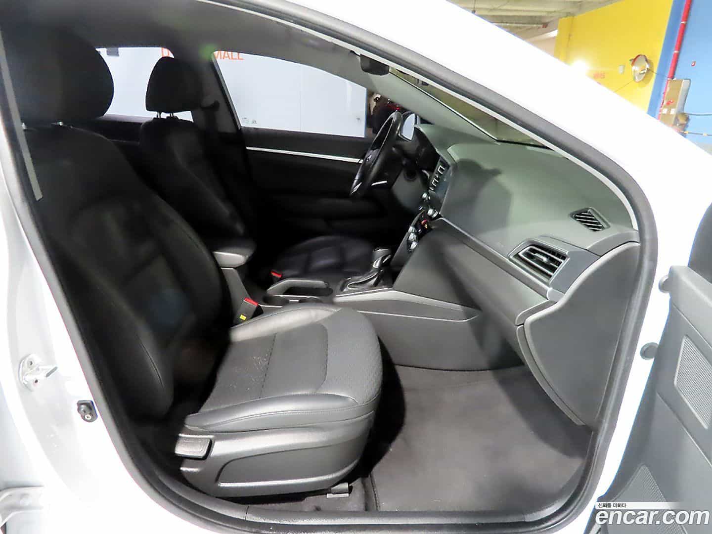 AVANTE Hyundai 2019.3-INNER-008