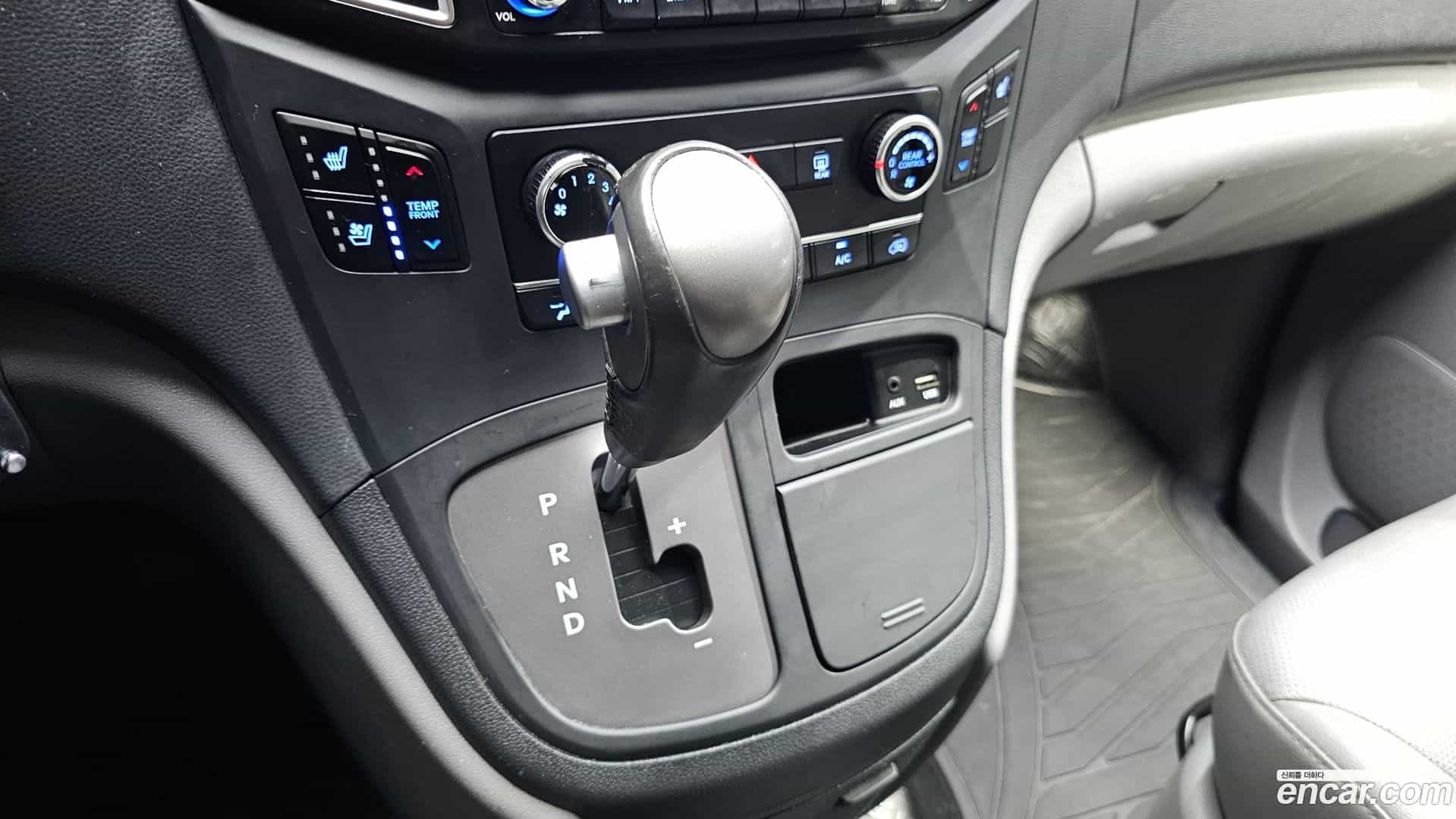 Starex Hyundai 2019.4-INNER-009