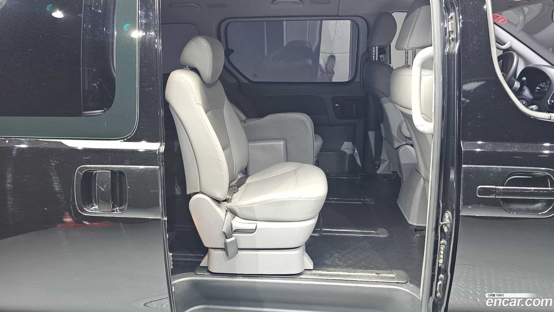 Starex Hyundai 2019.4-OPTION-015