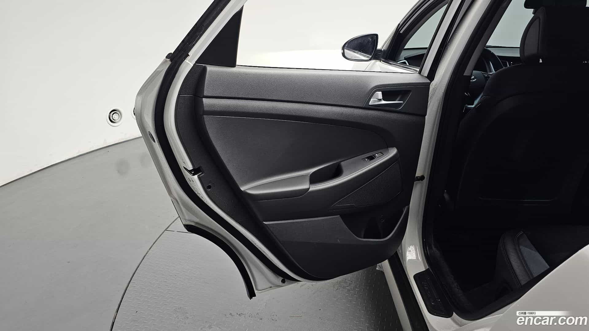 Tucson Hyundai 2016.5-INNER-035