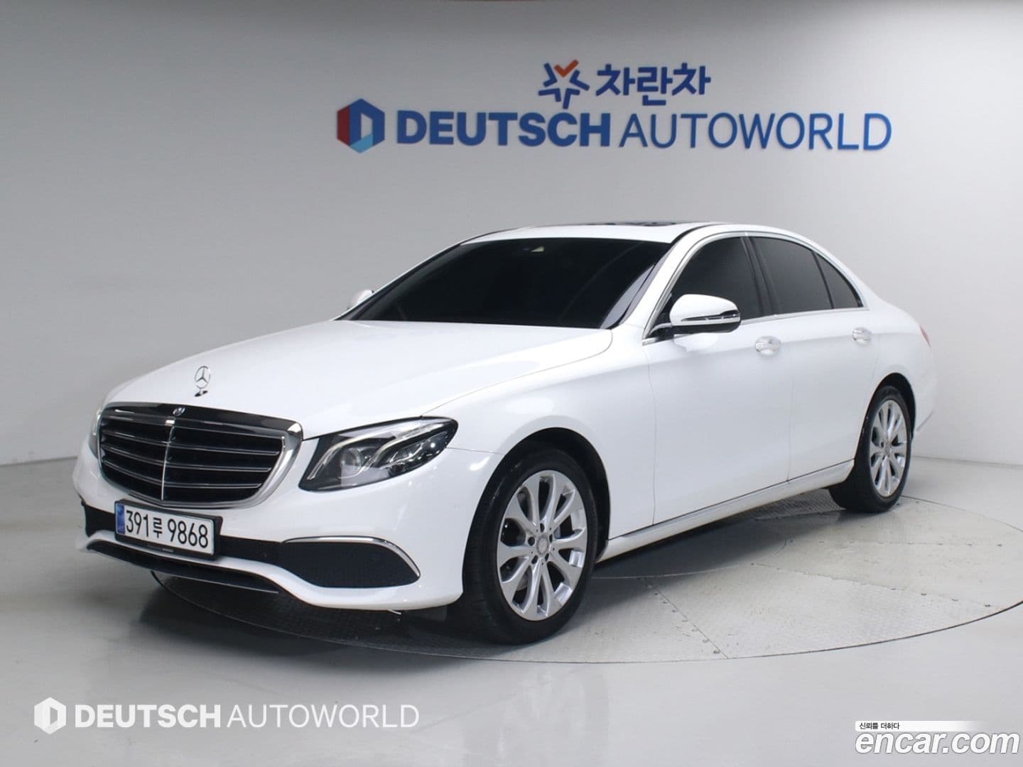 Main__Slider__Photo:E-Class Mercedes-Benz 2016.8-0