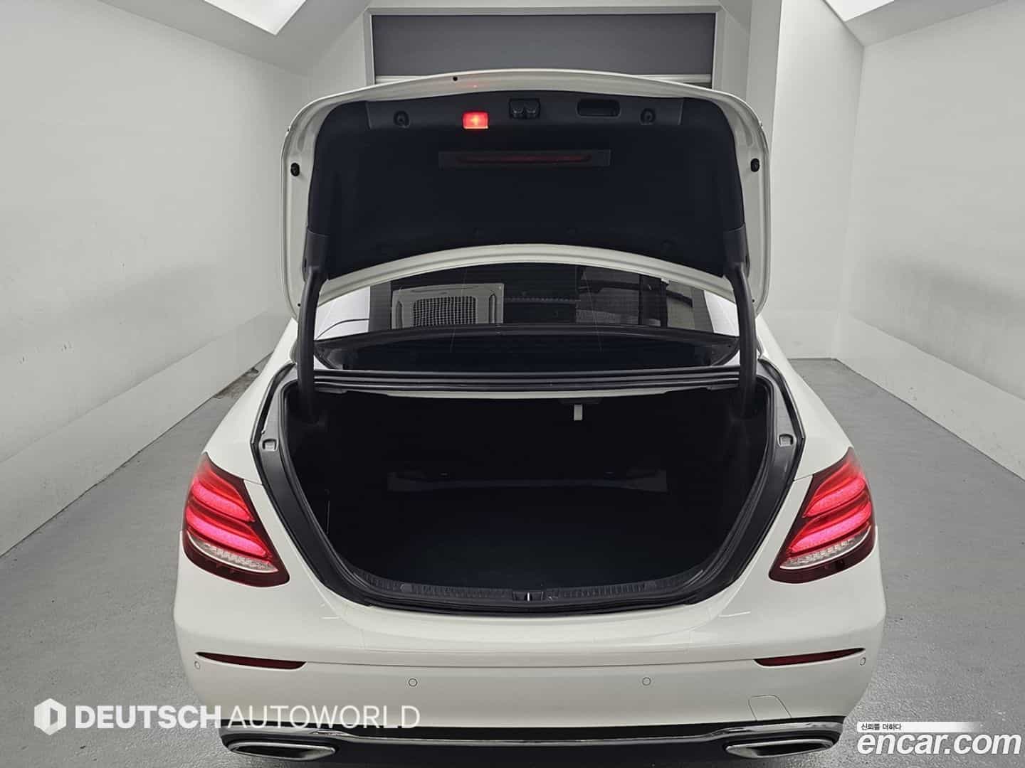 E-Class Mercedes-Benz 2016.8-OPTION-023