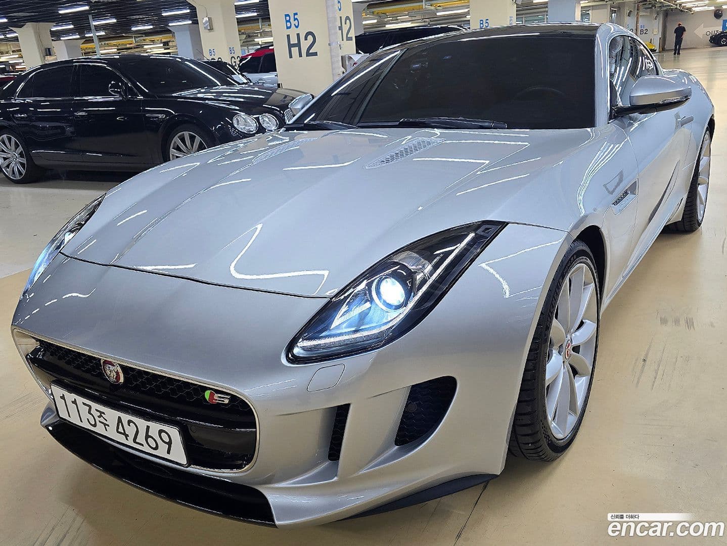 Main__Slider__Photo:F-TYPE Jaguar 2017.8-0