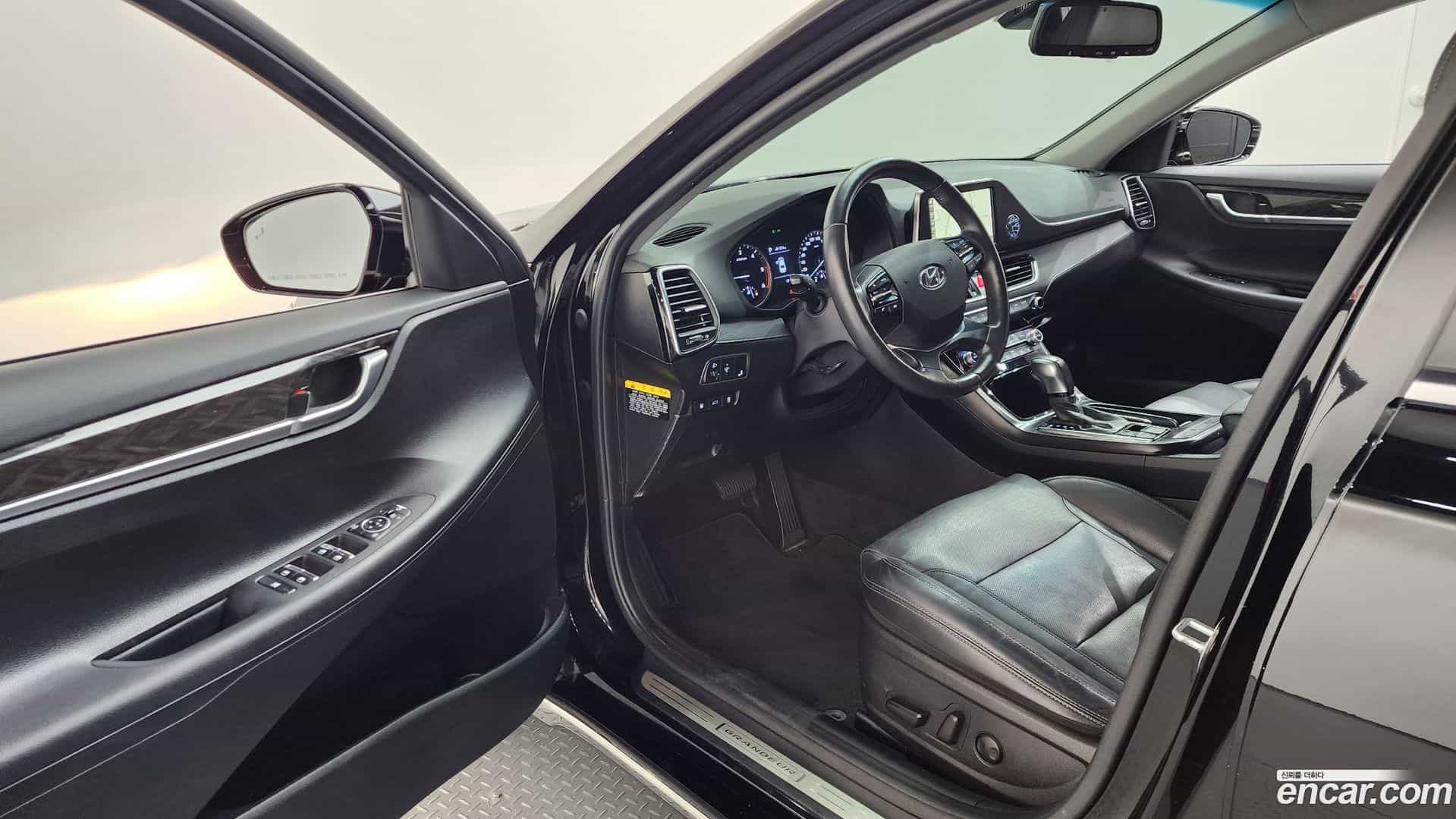 Grandeur Hyundai 2018.3-INNER-010