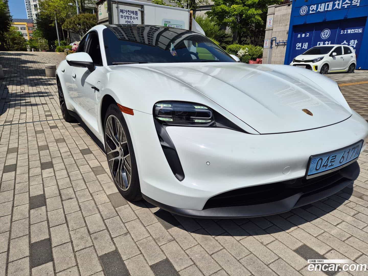 Taycan Porsche 2021.11-OUTER-001