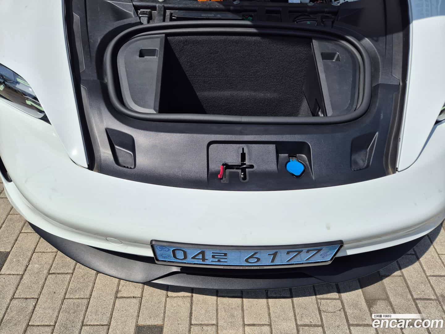 Taycan Porsche 2021.11-OUTER-006