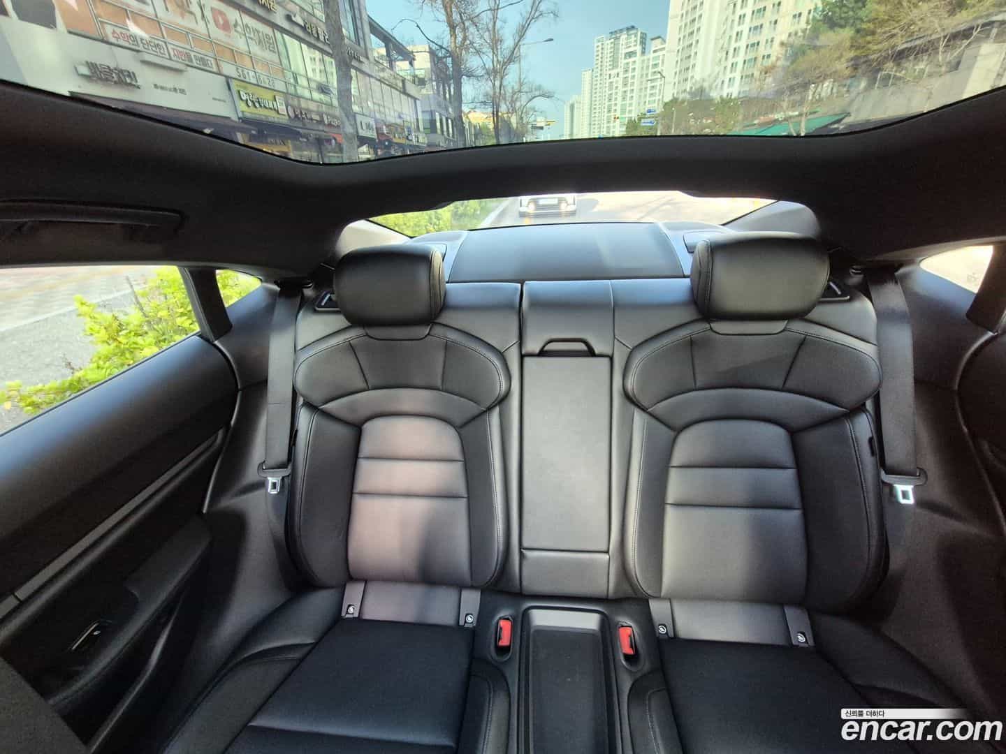 Taycan Porsche 2021.11-INNER-009