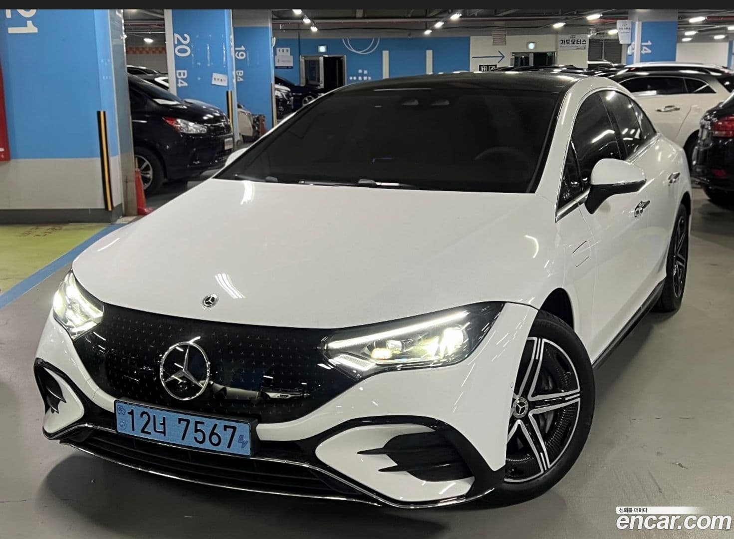 Main__Slider__Photo:EQE Mercedes-Benz 2026.0-0