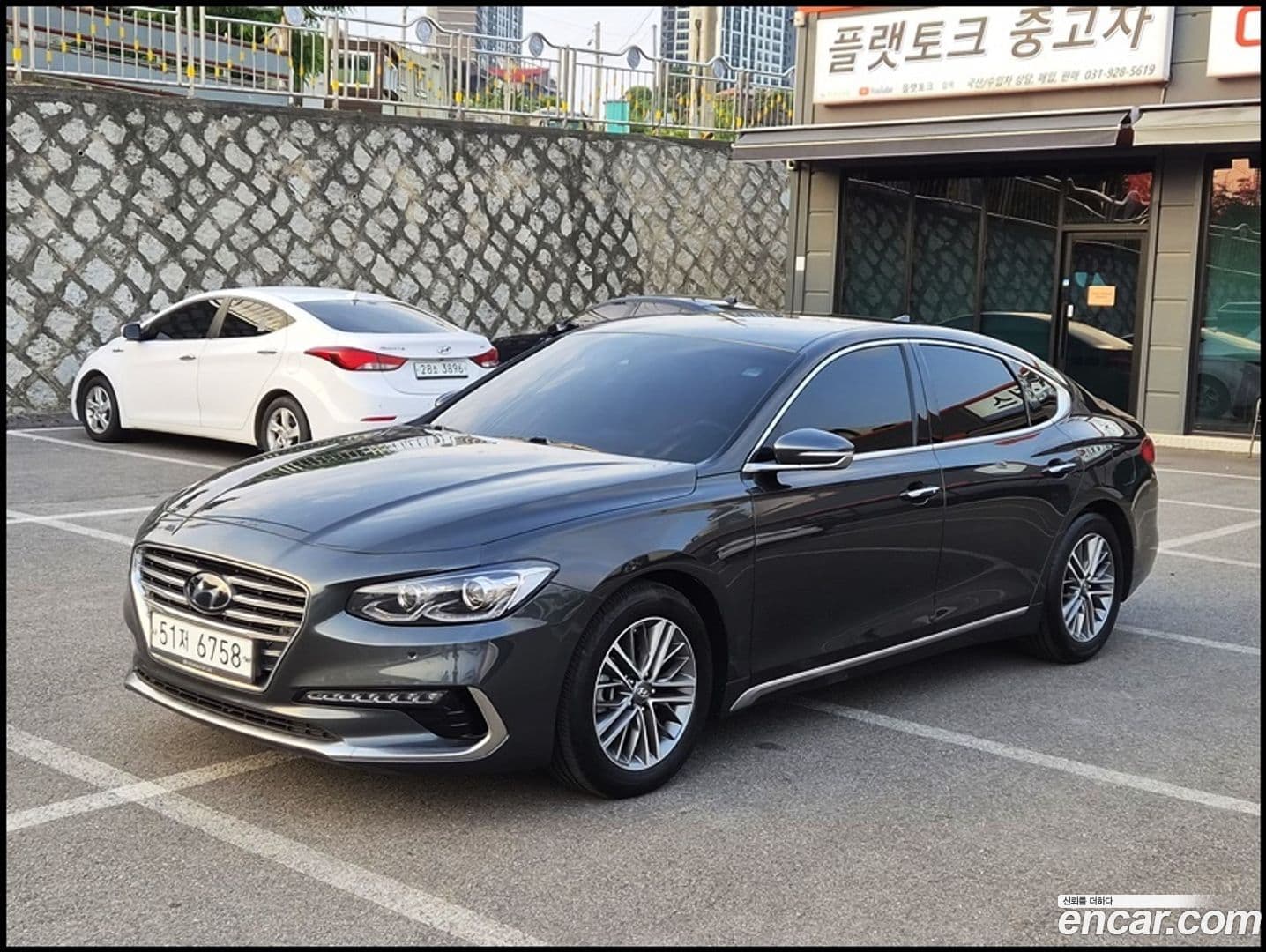 Main__Slider__Photo:Grandeur Hyundai 2019.3-0