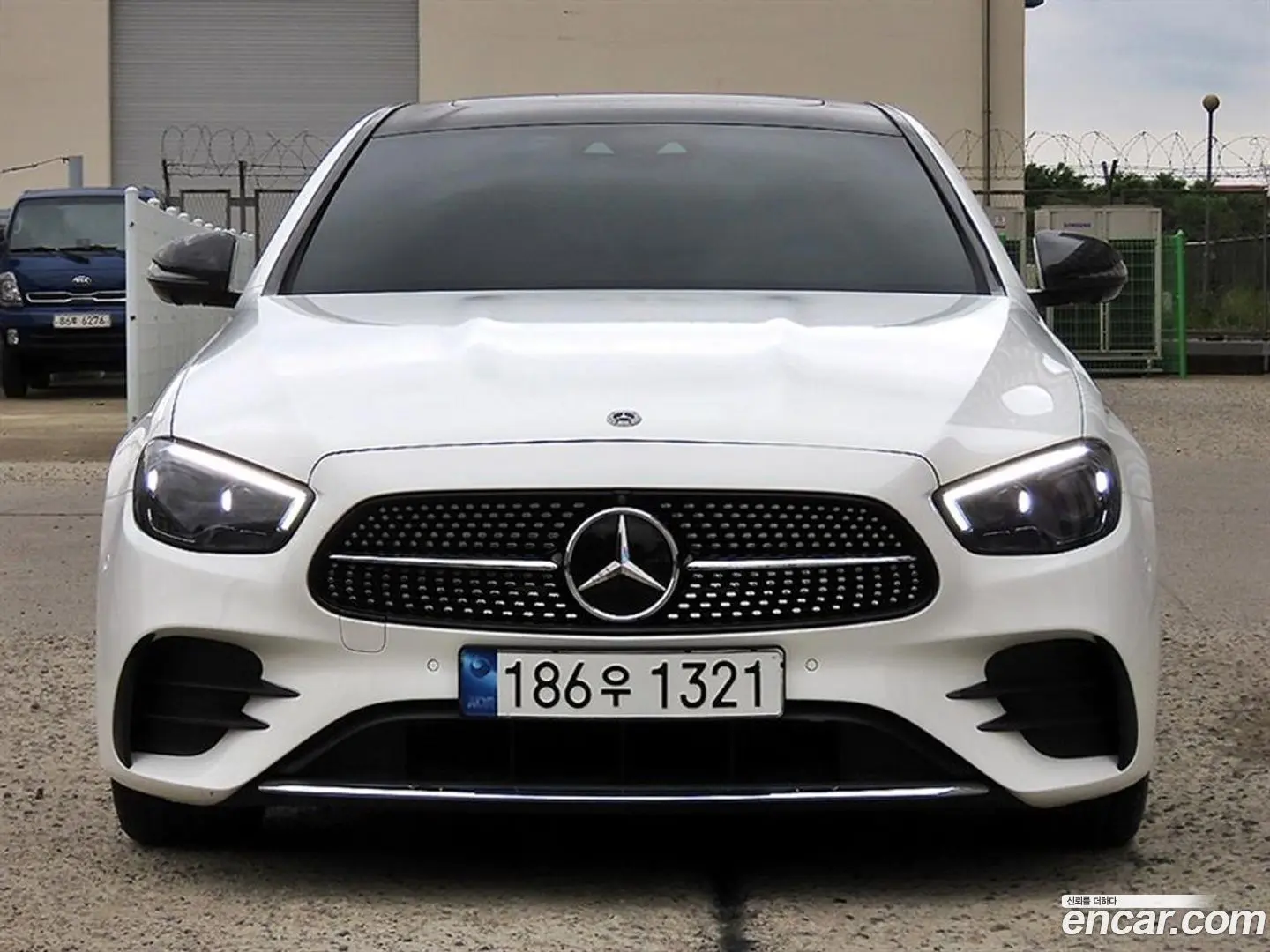 Main__Slider__Photo:E-Class Mercedes-Benz 2023.5-0