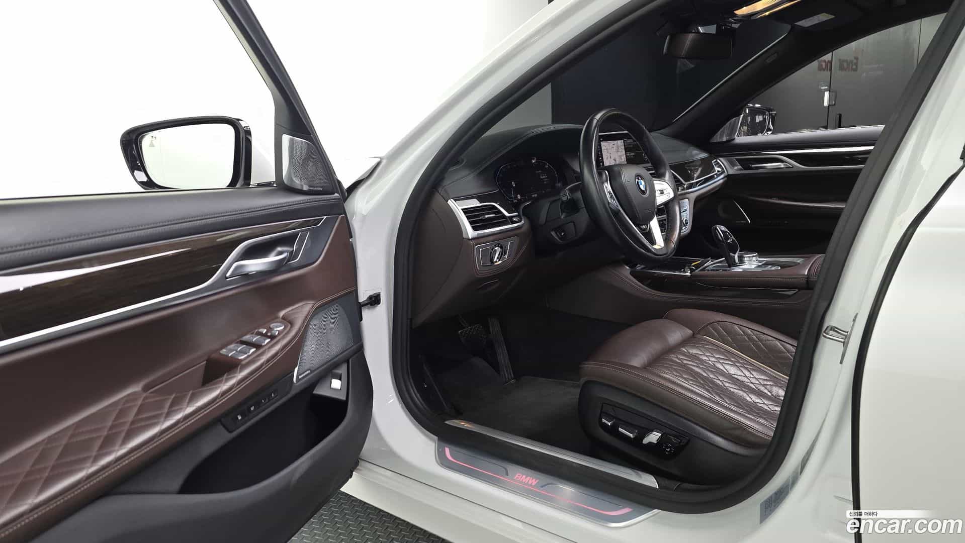 7-Series BMW 2021.9-INNER-010